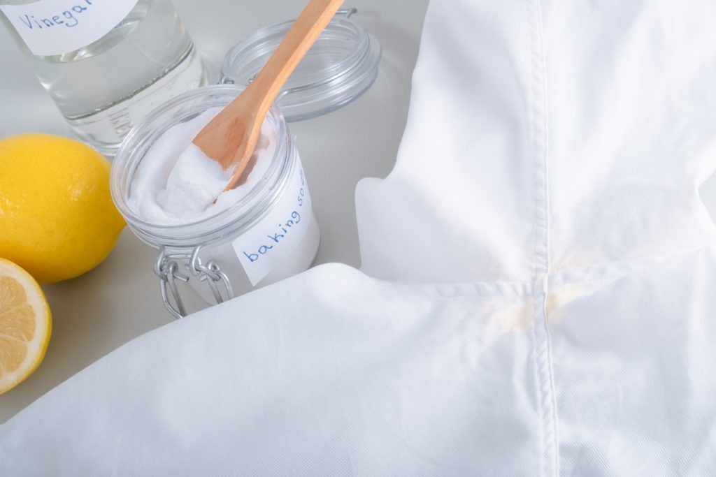 tẩy vết ố vàng trên đồ trắng